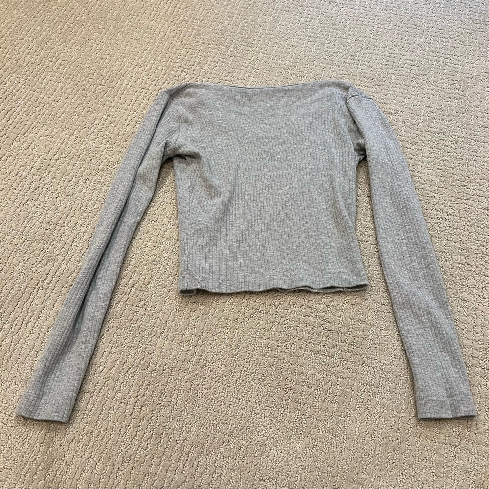 Brandy Melville Long Sleeve Shirt - Picture 3 of 3